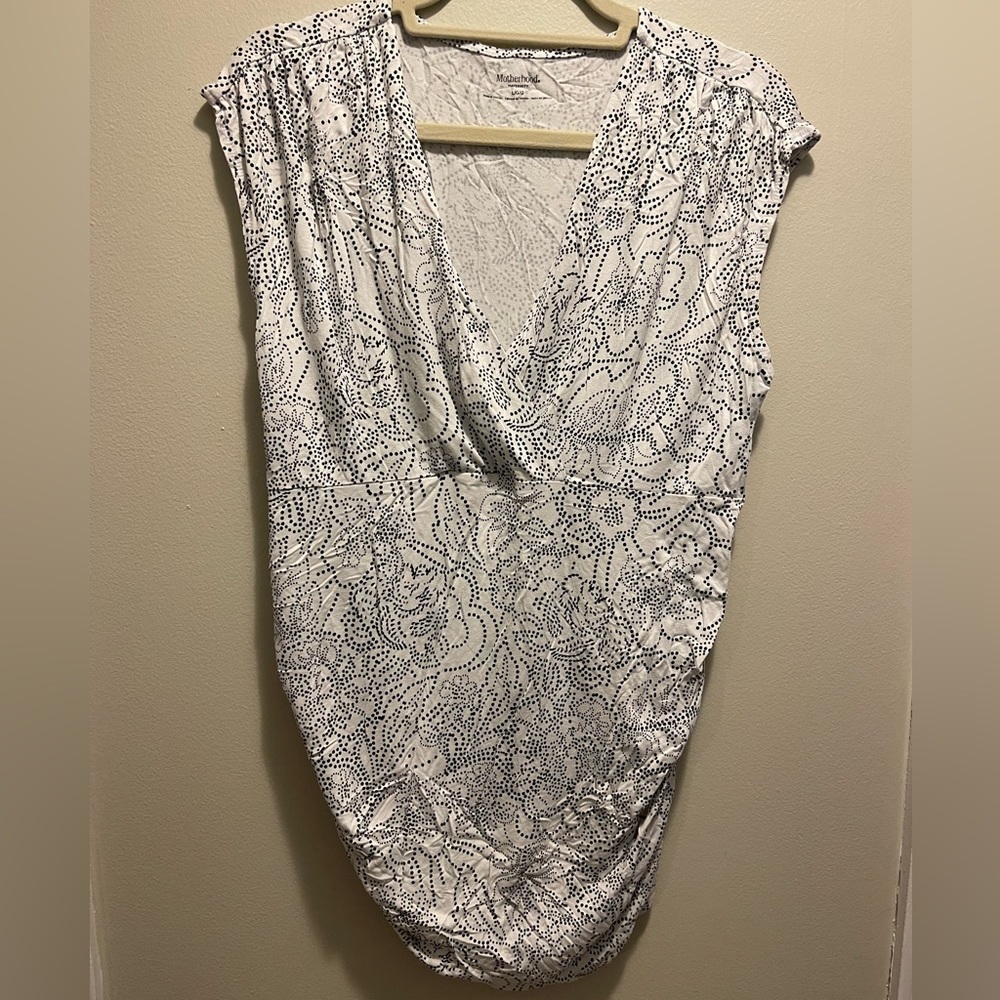 Motherhood Maternity Sleeveless Shirt
White with Black Dots
Side Ruched
Large